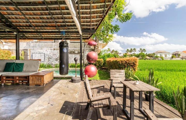 Big Brother Surf Inn Canggu Exterior foto