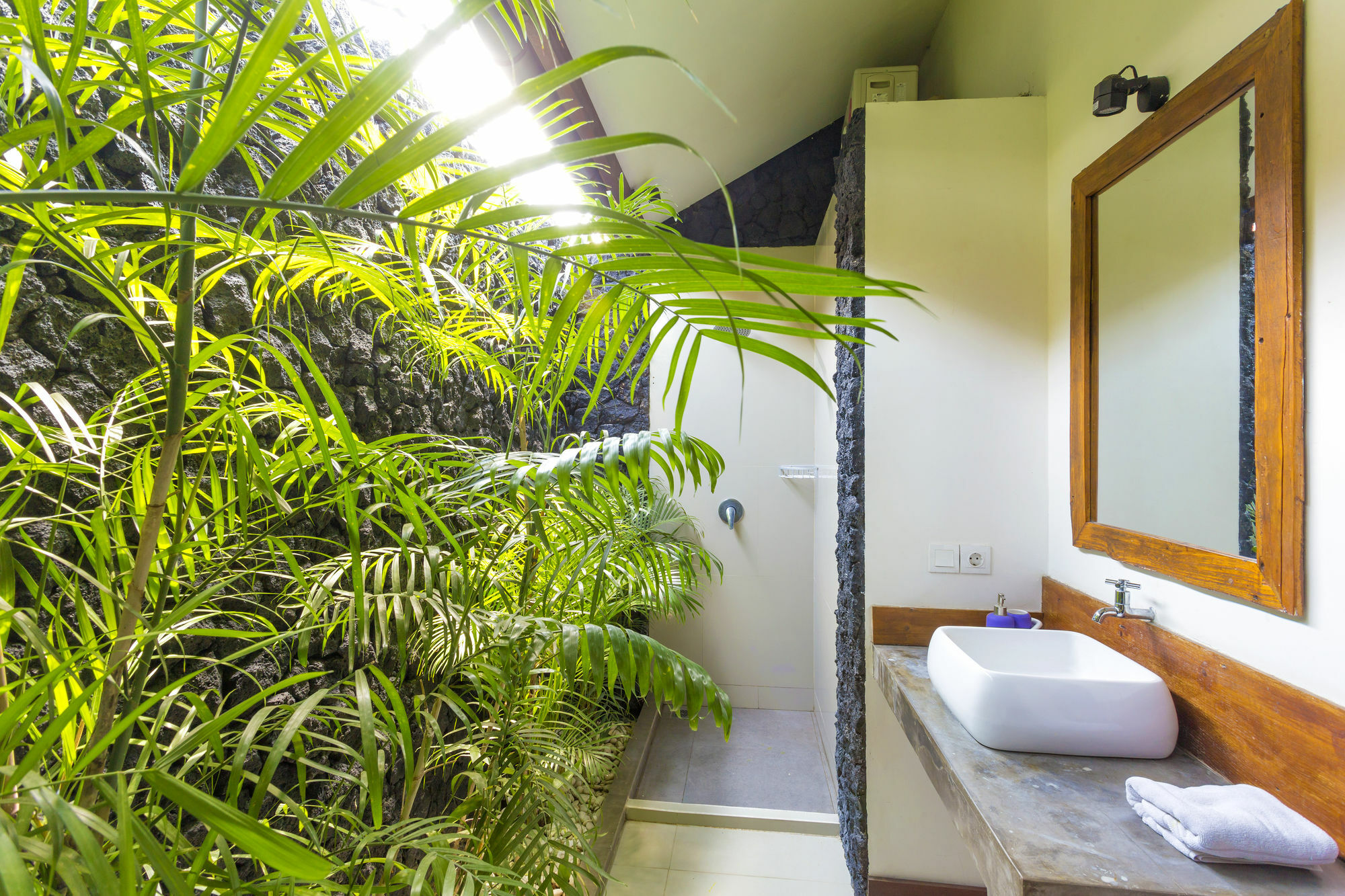 Big Brother Surf Inn Canggu Exterior foto