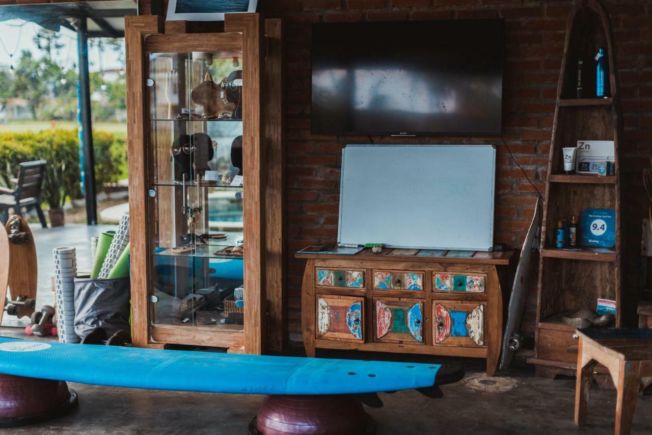 Big Brother Surf Inn Canggu Exterior foto