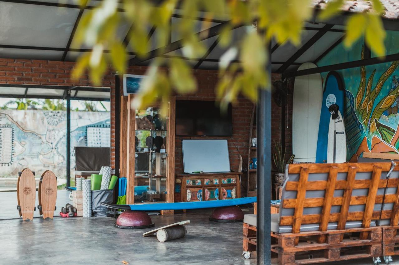 Big Brother Surf Inn Canggu Exterior foto